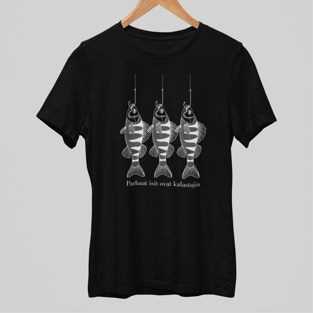 Mustat unisex T-paidat "Parhaat isit ovat kalastajia"