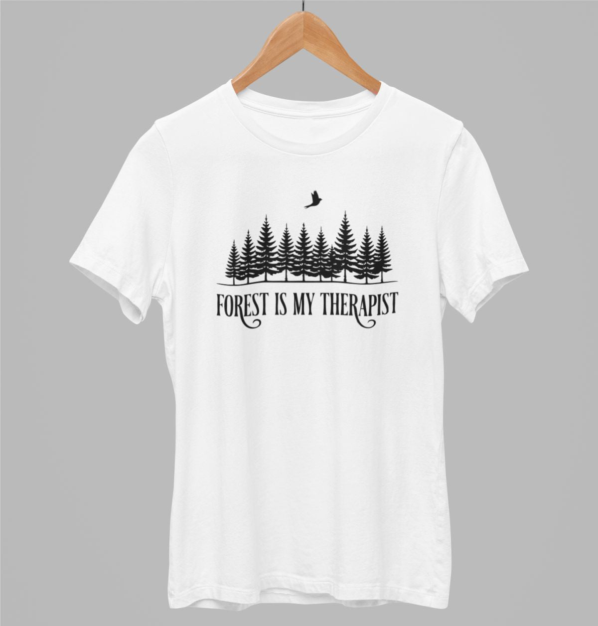 Valkoiset unisex T-paidat "Forest is my therapist"